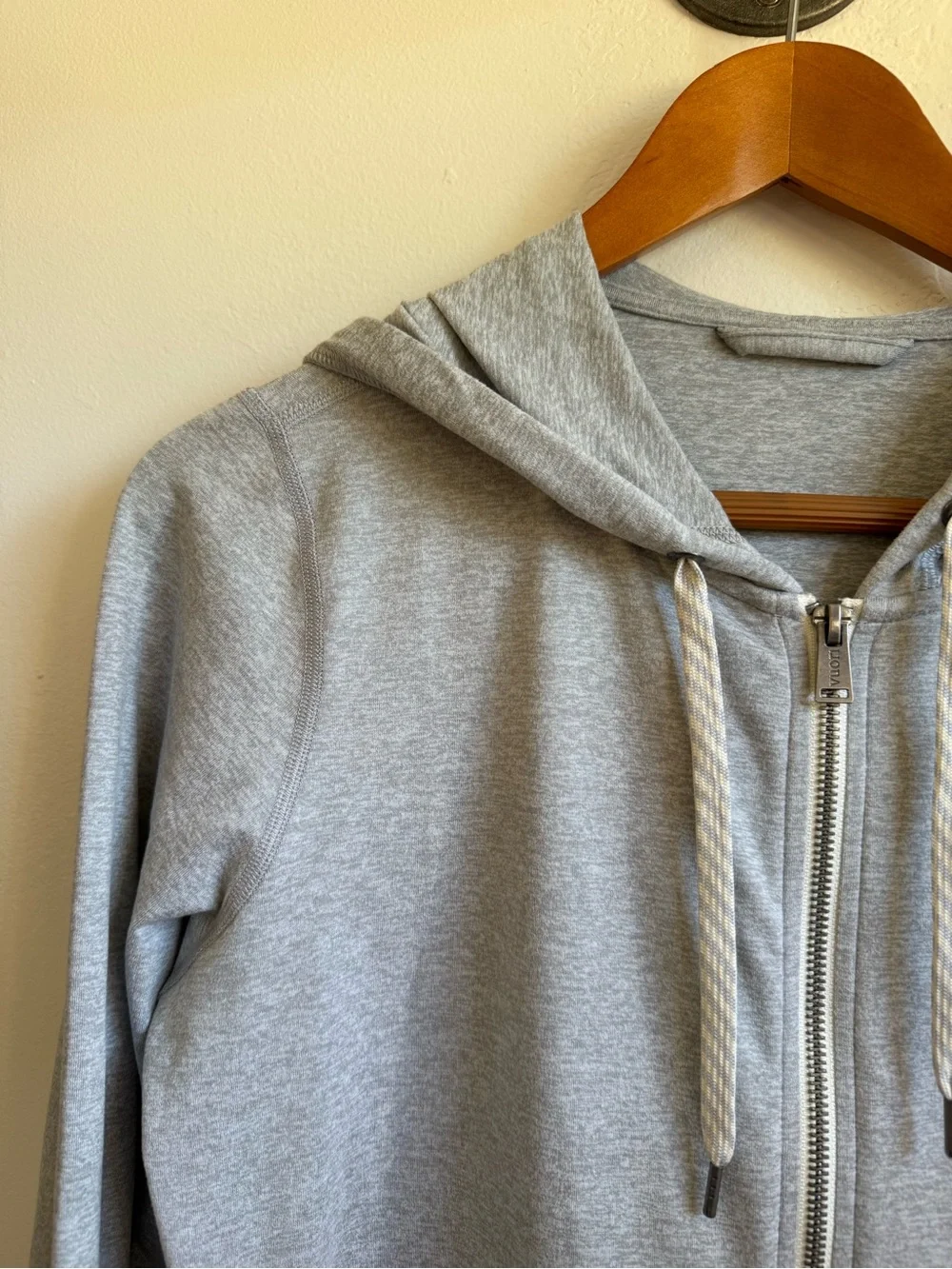 Vuori Halo Performance Hoodie jacket size Small - Picture 2 of 8